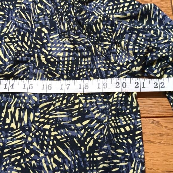 Soft Surroundings LG Stretch Knit V Neck Go Lively Traverse Travel Career Top Lg - Picture 7 of 8